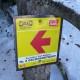 Der Bär walkt parallel zur Piste den Snowshoe Trail durch dichtes Unterholz, worüber sein weit über ihn hinaus ragendes Board gar nicht glücklich ist. "Snowshoe Trail Walking"