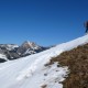 Der erste Schnee muss dem Frühling schon weichen. Und immer noch faszinierend für die beiden Tourenanfänger: wie die Felle selbst im steilsten Gelände den Ski nicht wegrutschen lassen. Piste Neunerköpfle