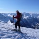 Richtung Gipfelgrat bläst der Wind ordentlich. Das Auge sucht hingegen schon die benachbarten Gipfel nach Skispuren ab. Ich würde sagen: infiziert mit dem Tourenski-/ Splitboardvirus. Westrücken Ponten