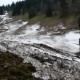 Und *zack* ins Auto gesetzt und *zack* nach dem obligatorischen Gmund-Stau zum Mittag an der Hufnagelstube und *zack* Sonne weg. Beim Zustieg über das Riedereck beflügelt der bange Wunsch: „Hoffentlich bleibts trocken!“, die Beine. Zustieg Riedereck