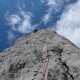 Auch die 2. Länge ist gut geboltet. Tipp: den Hangel-Handriss nicht zu spät nach links verlassen (nicht wahr, Herr Bär?). 2. Seillänge Westkante