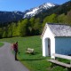 Geitau. Eigentlich war der Plan, sich gemütlich mit der Taubensteinbahn den Ruchenköpfen von Westen zu nähern. Doch an der Talstation: „Panoramaweg zum Rotwandhaus gesperrt.“ Schneebrettgefahr. Also umdisponiert und darauf gehofft, dass der Weg von Osten gangbar ist. Zustieg Geitau